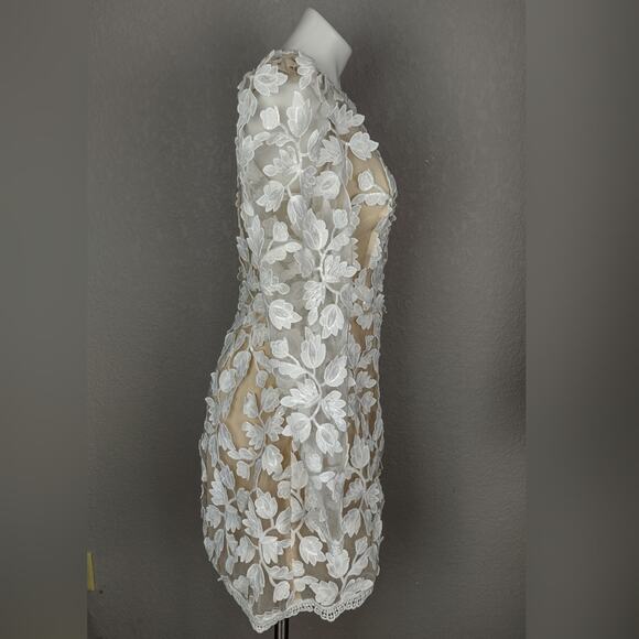 HELSI Christy Scalloped Floral Applique Mini Dress Size Medium - Picture 4 of 15